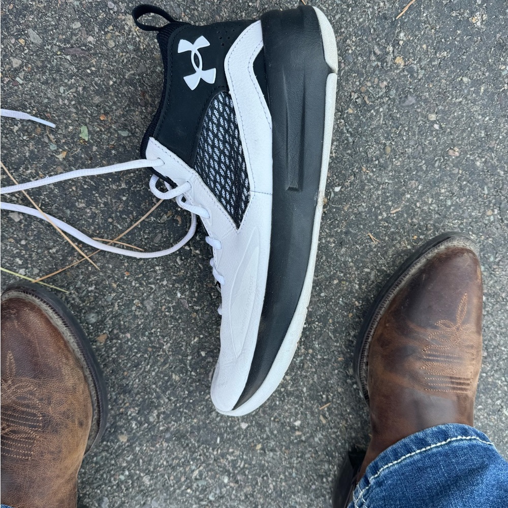 Under armor, basketball shoes